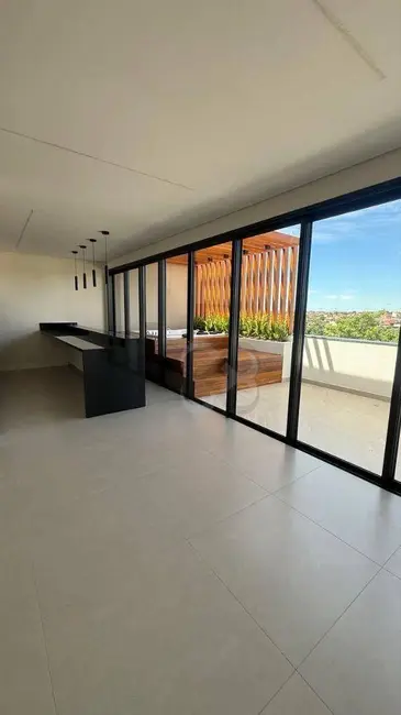 Foto 4 de Sobrado com 3 quartos à venda, 252m2 em Conjunto Habitacional Alexandre Urbanas, Londrina - PR