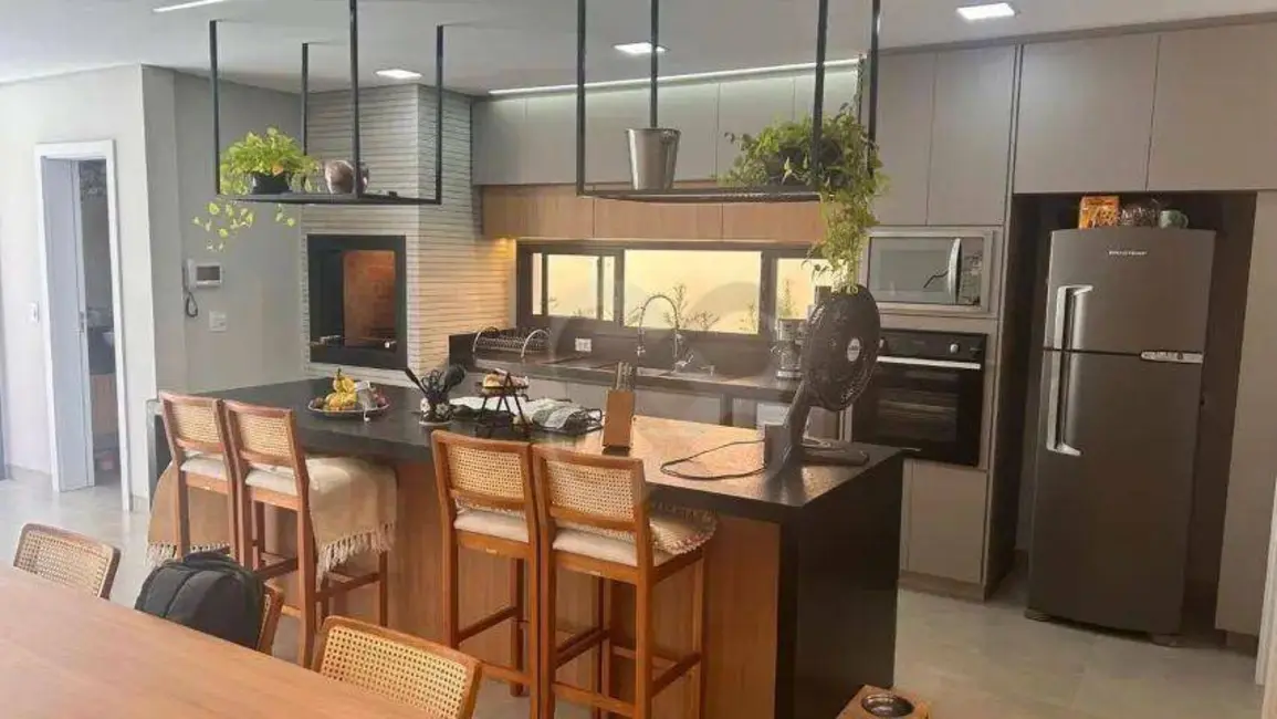 Foto 6 de Sobrado com 3 quartos à venda, 226m2 em Universitário, Londrina - PR