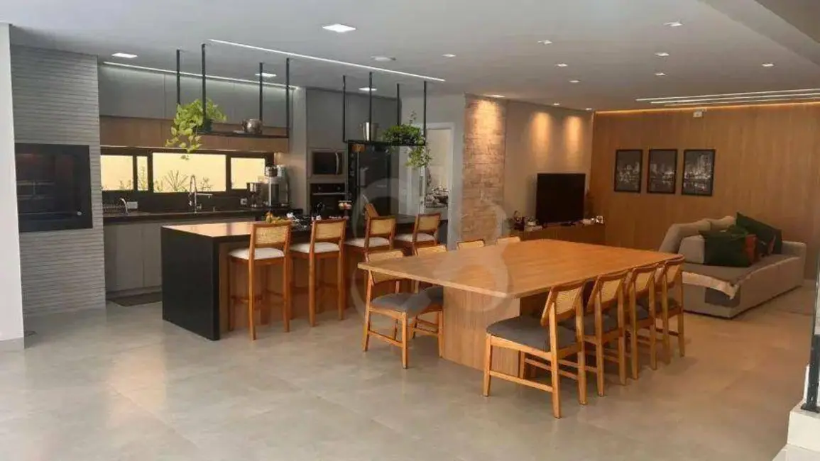 Foto 2 de Sobrado com 3 quartos à venda, 226m2 em Universitário, Londrina - PR
