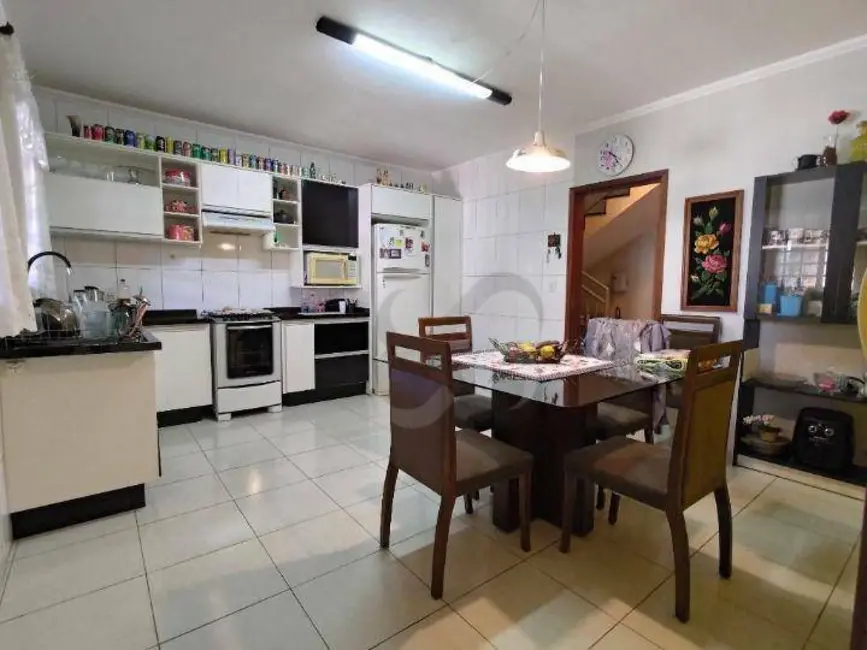 Casa com 3 quartos à venda, 153m2 em Pinheiros, Londrina - PR - imagem 5 Foto 5 de Casa com 3 quartos à venda, 153m2 em Pinheiros, Londrina - PR