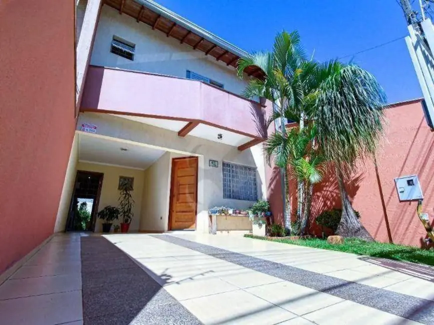 Casa com 3 quartos à venda, 153m2 em Pinheiros, Londrina - PR - imagem 1 Foto 1 de Casa com 3 quartos à venda, 153m2 em Pinheiros, Londrina - PR