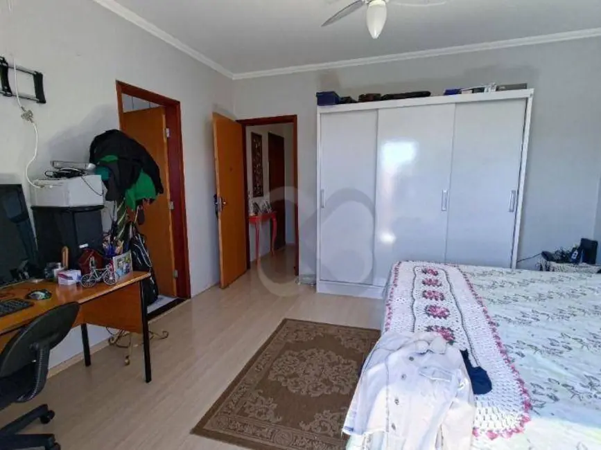 Casa com 3 quartos à venda, 153m2 em Pinheiros, Londrina - PR - imagem 9 Foto 9 de Casa com 3 quartos à venda, 153m2 em Pinheiros, Londrina - PR
