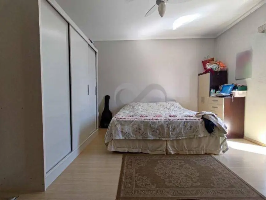 Casa com 3 quartos à venda, 153m2 em Pinheiros, Londrina - PR - imagem 8 Foto 8 de Casa com 3 quartos à venda, 153m2 em Pinheiros, Londrina - PR