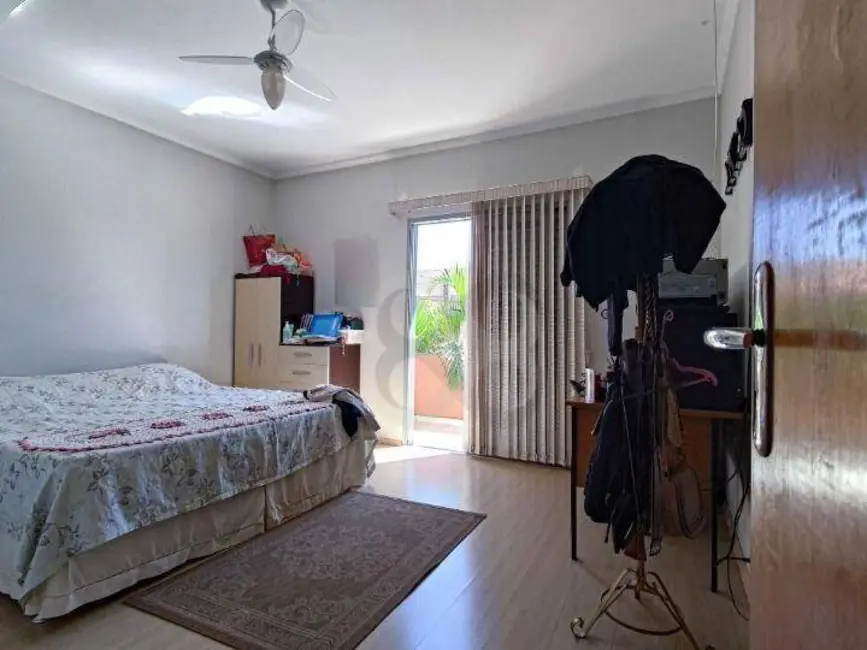 Casa com 3 quartos à venda, 153m2 em Pinheiros, Londrina - PR - imagem 7 Foto 7 de Casa com 3 quartos à venda, 153m2 em Pinheiros, Londrina - PR
