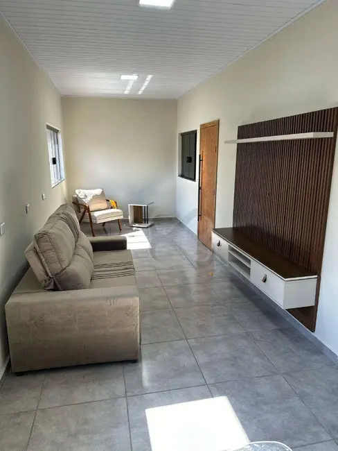 Foto 3 de Casa com 3 quartos para alugar, 250m2 em Conjunto Semiramis Barros Braga, Londrina - PR