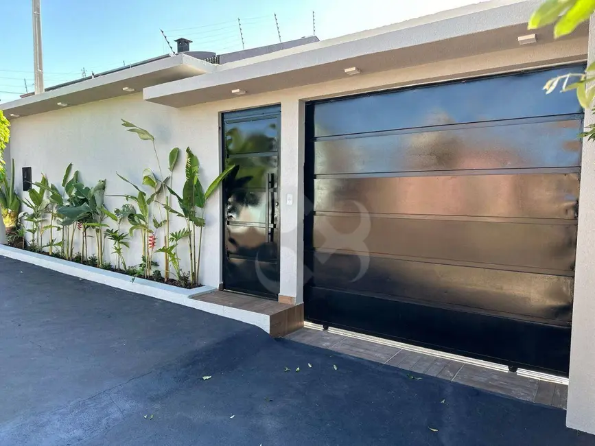 Foto 1 de Casa com 3 quartos para alugar, 250m2 em Conjunto Semiramis Barros Braga, Londrina - PR