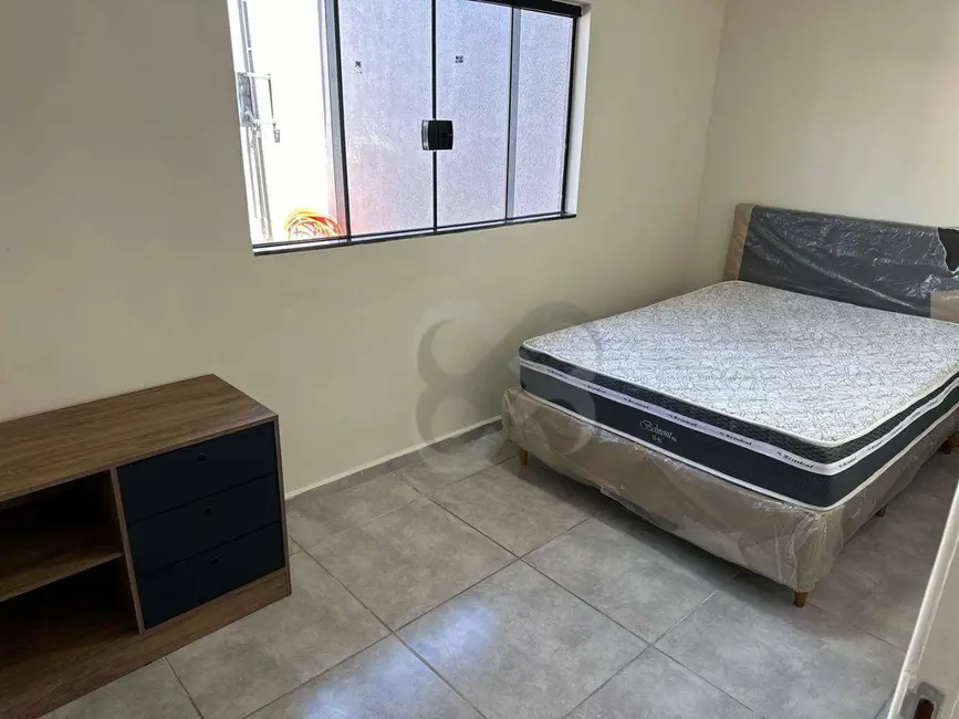 Foto 8 de Casa com 3 quartos para alugar, 250m2 em Conjunto Semiramis Barros Braga, Londrina - PR