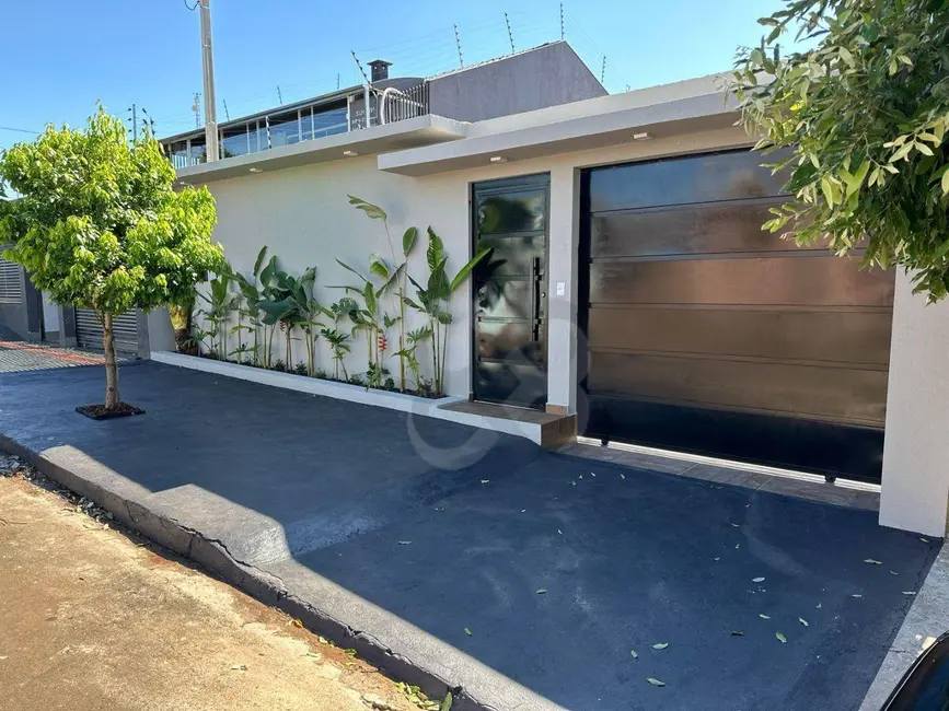 Foto 2 de Casa com 3 quartos para alugar, 250m2 em Conjunto Semiramis Barros Braga, Londrina - PR