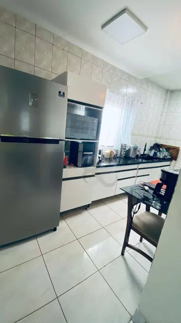 Casa com 2 quartos à venda, 200m2 em Conjunto Habitacional Saltinho, Londrina - PR - imagem 3 Foto 3 de Casa com 2 quartos à venda, 200m2 em Conjunto Habitacional Saltinho, Londrina - PR
