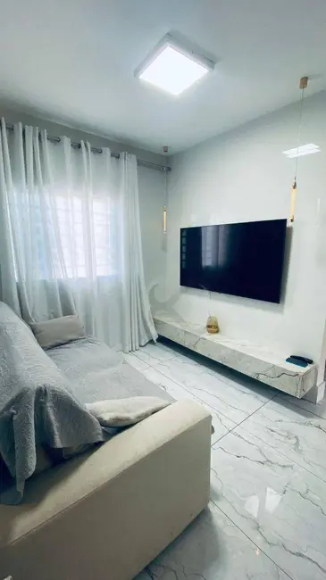Casa com 2 quartos à venda, 200m2 em Conjunto Habitacional Saltinho, Londrina - PR - imagem 4 Foto 4 de Casa com 2 quartos à venda, 200m2 em Conjunto Habitacional Saltinho, Londrina - PR