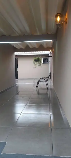 Casa com 2 quartos à venda, 200m2 em Conjunto Habitacional Saltinho, Londrina - PR - imagem 2 Foto 2 de Casa com 2 quartos à venda, 200m2 em Conjunto Habitacional Saltinho, Londrina - PR