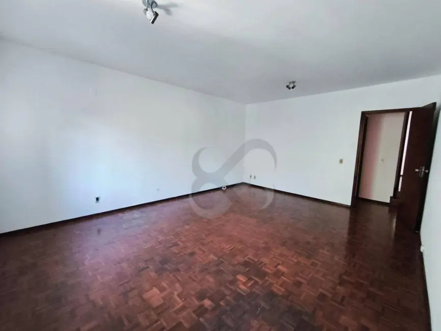 Casa com 3 quartos à venda e para alugar, 377m2 em Quebec, Londrina - PR - imagem 6 Foto 6 de Casa com 3 quartos à venda e para alugar, 377m2 em Quebec, Londrina - PR