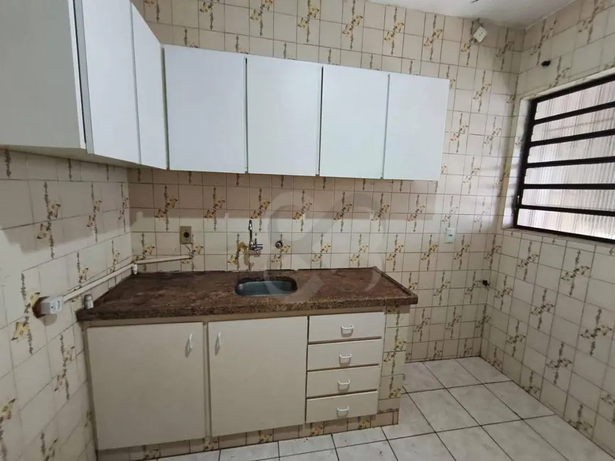 Casa com 3 quartos à venda e para alugar, 377m2 em Quebec, Londrina - PR - imagem 9 Foto 9 de Casa com 3 quartos à venda e para alugar, 377m2 em Quebec, Londrina - PR