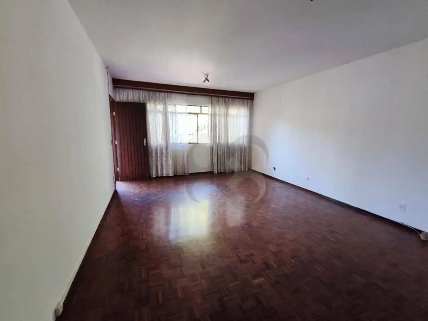 Casa com 3 quartos à venda e para alugar, 377m2 em Quebec, Londrina - PR - imagem 7 Foto 7 de Casa com 3 quartos à venda e para alugar, 377m2 em Quebec, Londrina - PR