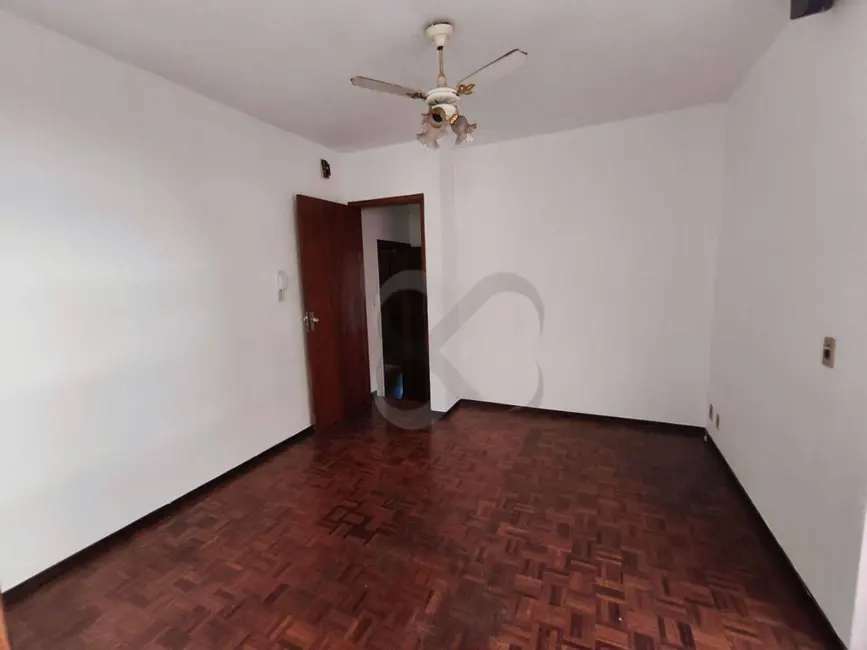 Casa com 3 quartos à venda e para alugar, 377m2 em Quebec, Londrina - PR - imagem 8 Foto 8 de Casa com 3 quartos à venda e para alugar, 377m2 em Quebec, Londrina - PR