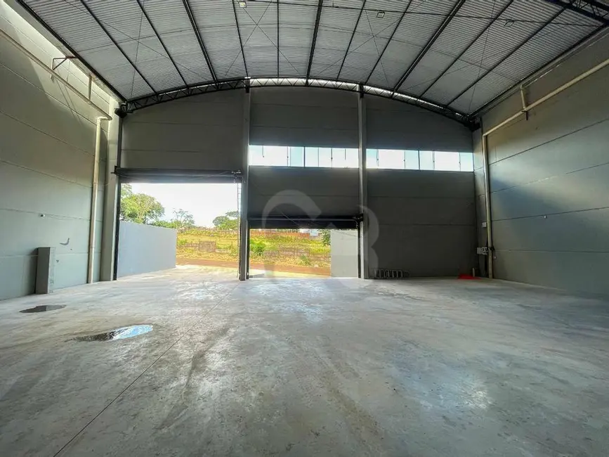 Armazém / Galpão à venda e para alugar, 1000m2 em Cilo 2, Londrina - PR - imagem 9 Foto 9 de Armazém / Galpão à venda e para alugar, 1000m2 em Cilo 2, Londrina - PR