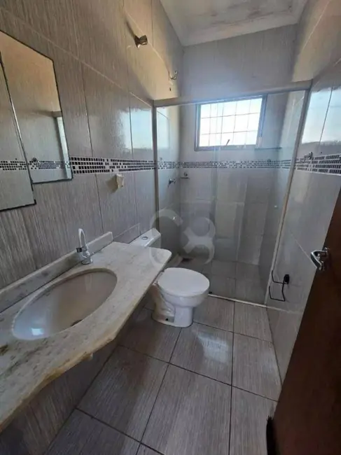 Casa com 2 quartos para alugar, 150m2 em Londrina - PR - imagem 6 Foto 6 de Casa com 2 quartos para alugar, 150m2 em Londrina - PR