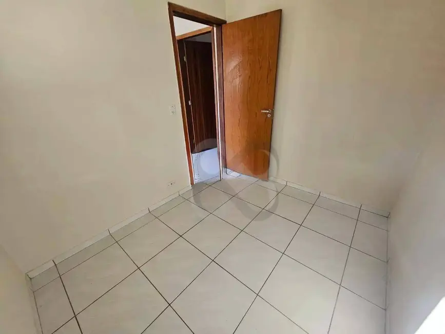 Casa com 2 quartos para alugar, 150m2 em Londrina - PR - imagem 9 Foto 9 de Casa com 2 quartos para alugar, 150m2 em Londrina - PR