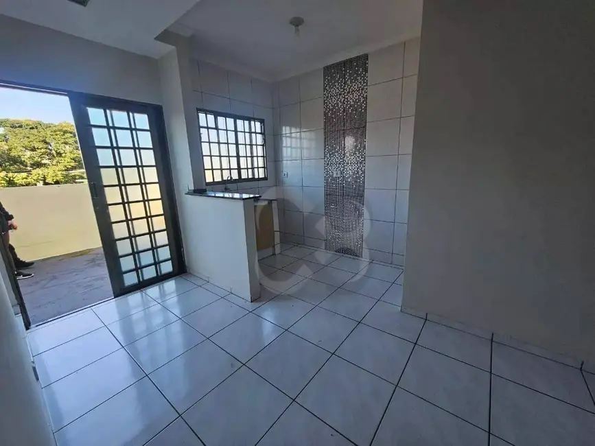 Casa com 2 quartos para alugar, 150m2 em Londrina - PR - imagem 3 Foto 3 de Casa com 2 quartos para alugar, 150m2 em Londrina - PR