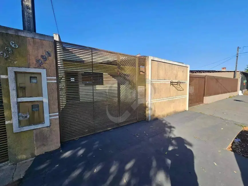 Casa com 2 quartos para alugar, 150m2 em Londrina - PR - imagem 1 Foto 1 de Casa com 2 quartos para alugar, 150m2 em Londrina - PR