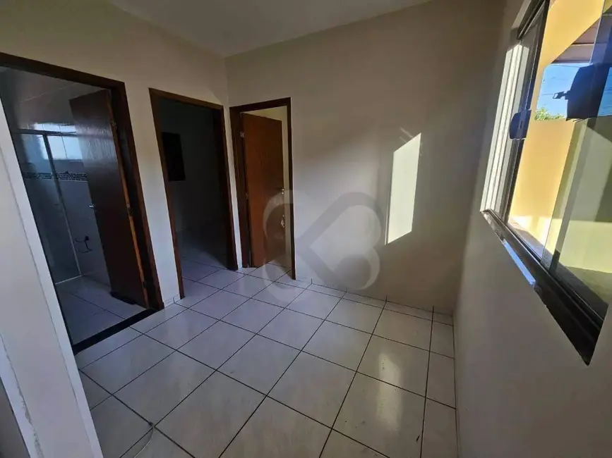 Casa com 2 quartos para alugar, 150m2 em Londrina - PR - imagem 2 Foto 2 de Casa com 2 quartos para alugar, 150m2 em Londrina - PR