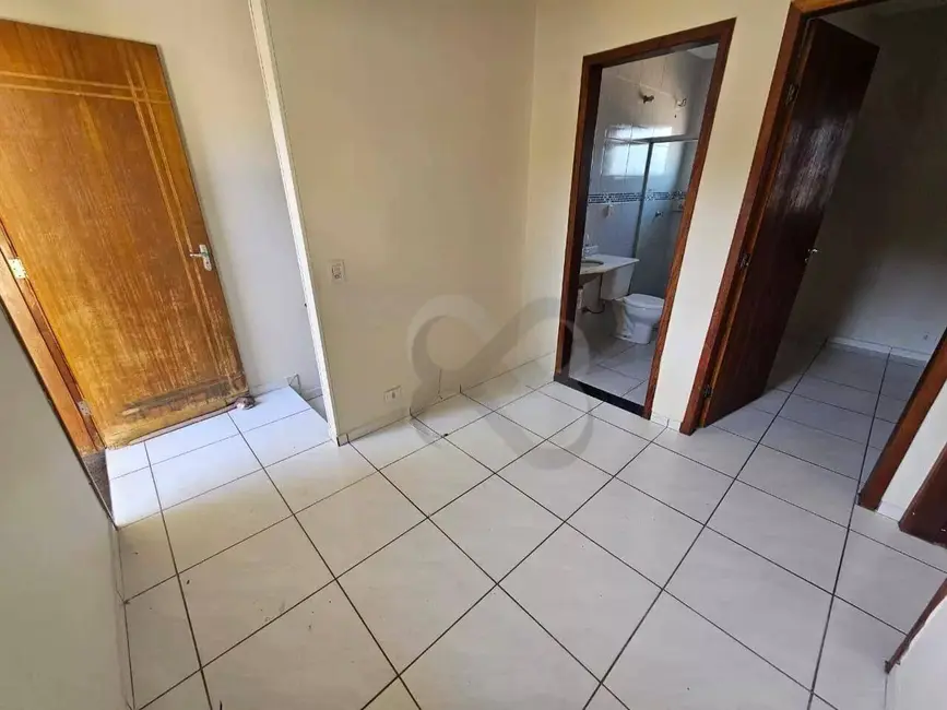 Casa com 2 quartos para alugar, 150m2 em Londrina - PR - imagem 4 Foto 4 de Casa com 2 quartos para alugar, 150m2 em Londrina - PR