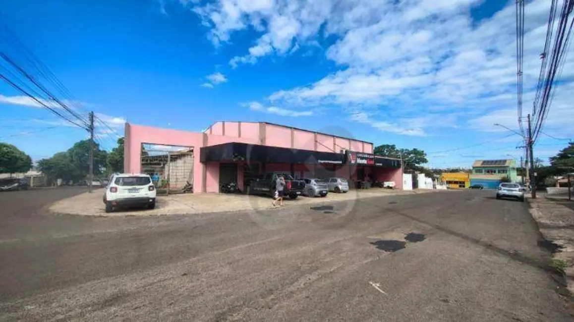 Armazém / Galpão à venda e para alugar, 845m2 em Londrina - PR - imagem 3 Foto 3 de Armazém / Galpão à venda e para alugar, 845m2 em Londrina - PR