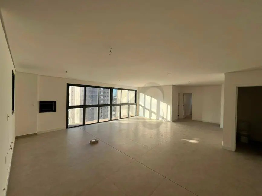 Apartamento com 3 quartos à venda, 112m2 em Londrina - PR - imagem 5 Foto 5 de Apartamento com 3 quartos à venda, 112m2 em Londrina - PR