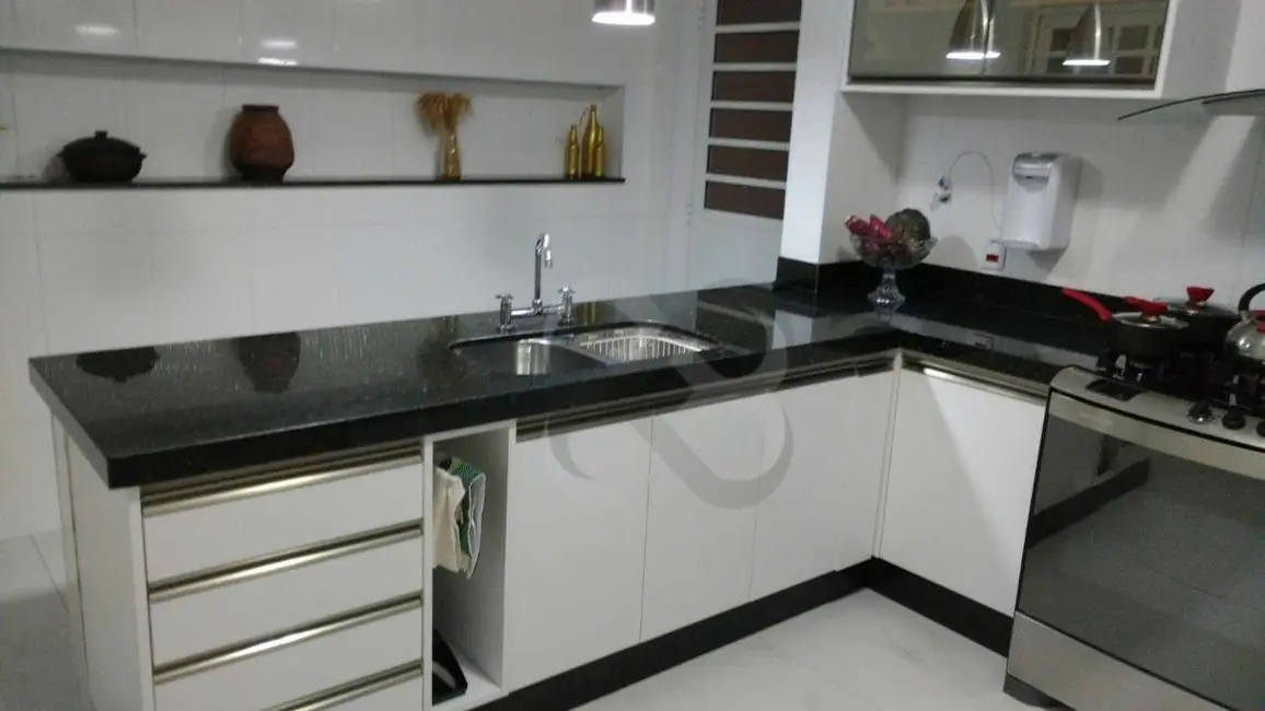 Foto 2 de Casa com 5 quartos à venda, 250m2 em Jardim Alvorada, Londrina - PR