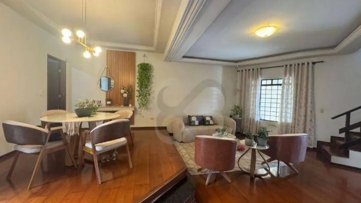Casa com 4 quartos à venda, 250m2 em Jardim Alvorada, Londrina - PR - imagem 6 Foto 6 de Casa com 4 quartos à venda, 250m2 em Jardim Alvorada, Londrina - PR