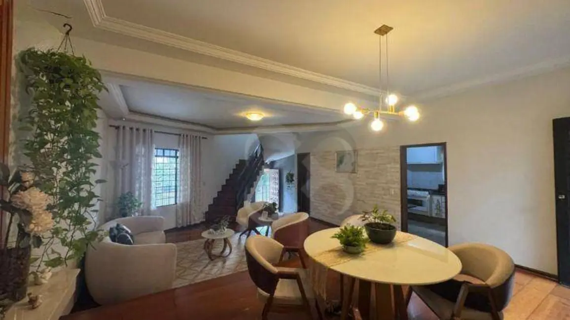 Casa com 4 quartos à venda, 250m2 em Jardim Alvorada, Londrina - PR - imagem 5 Foto 5 de Casa com 4 quartos à venda, 250m2 em Jardim Alvorada, Londrina - PR