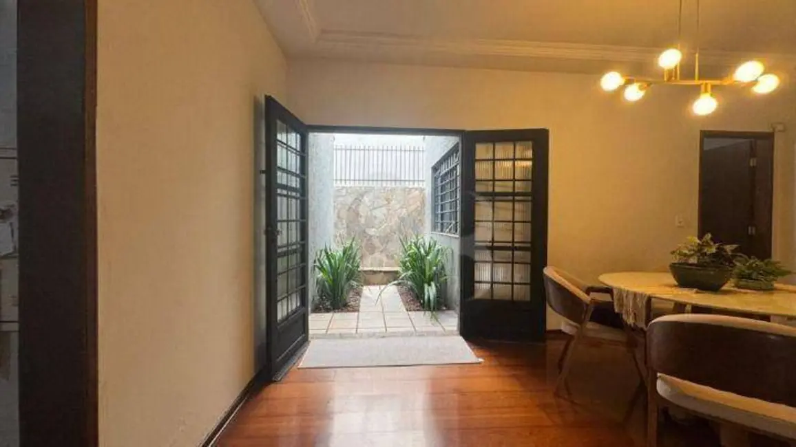Casa com 4 quartos à venda, 250m2 em Jardim Alvorada, Londrina - PR - imagem 3 Foto 3 de Casa com 4 quartos à venda, 250m2 em Jardim Alvorada, Londrina - PR