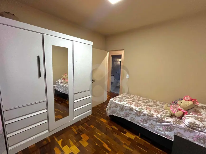 Casa com 3 quartos à venda, 307m2 em Aragarça, Londrina - PR - imagem 6 Foto 6 de Casa com 3 quartos à venda, 307m2 em Aragarça, Londrina - PR