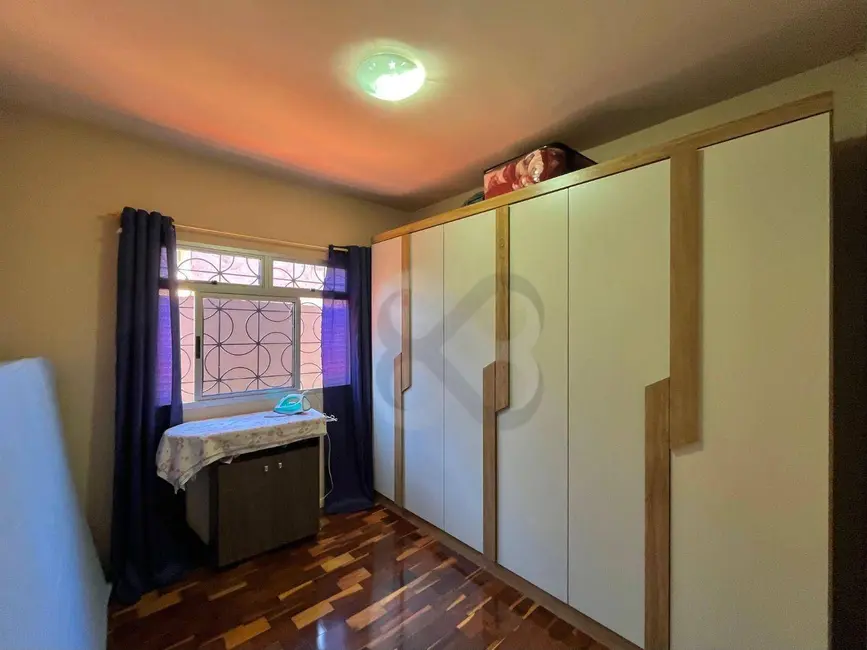 Casa com 3 quartos à venda, 307m2 em Aragarça, Londrina - PR - imagem 4 Foto 4 de Casa com 3 quartos à venda, 307m2 em Aragarça, Londrina - PR