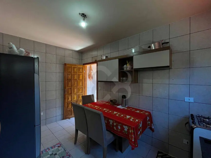Casa com 3 quartos à venda, 307m2 em Aragarça, Londrina - PR - imagem 9 Foto 9 de Casa com 3 quartos à venda, 307m2 em Aragarça, Londrina - PR