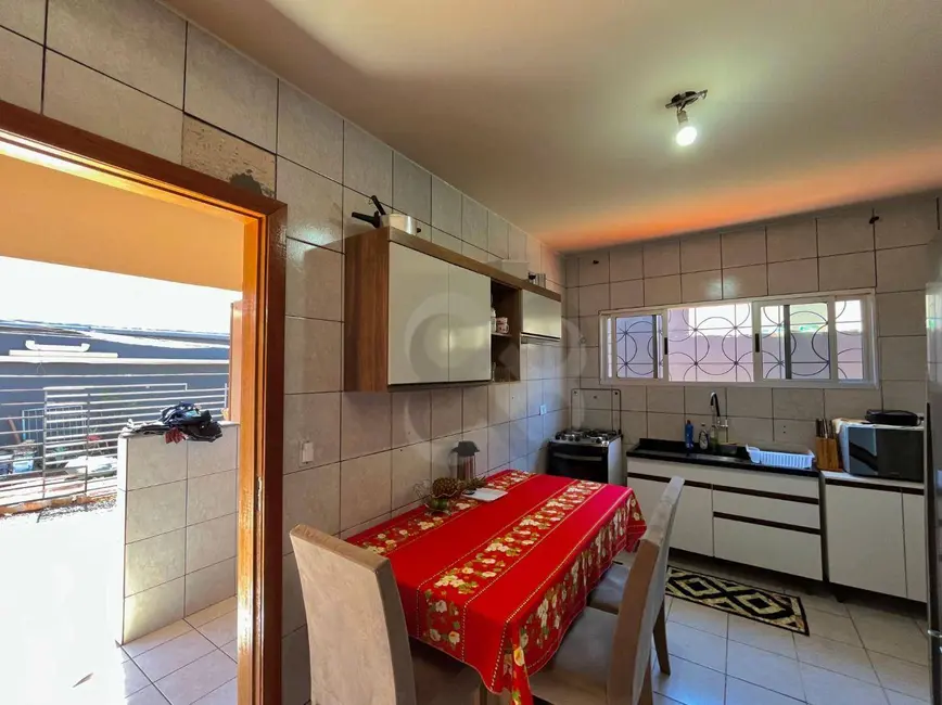 Casa com 3 quartos à venda, 307m2 em Aragarça, Londrina - PR - imagem 8 Foto 8 de Casa com 3 quartos à venda, 307m2 em Aragarça, Londrina - PR