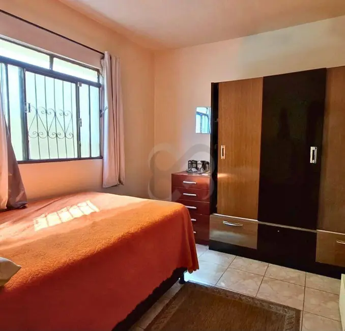 Casa com 3 quartos à venda, 275m2 em Jardim Presidente, Londrina - PR - imagem 5 Foto 5 de Casa com 3 quartos à venda, 275m2 em Jardim Presidente, Londrina - PR