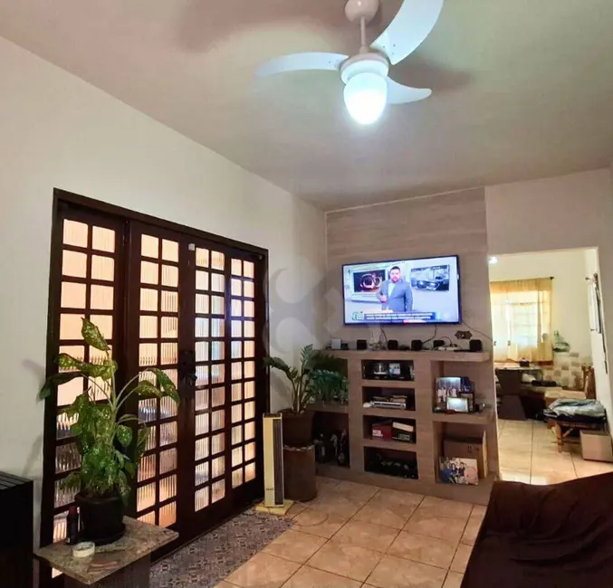 Casa com 3 quartos à venda, 275m2 em Jardim Presidente, Londrina - PR - imagem 2 Foto 2 de Casa com 3 quartos à venda, 275m2 em Jardim Presidente, Londrina - PR
