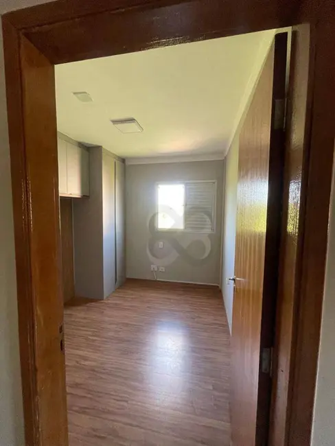 Apartamento com 3 quartos à venda, 102m2 em Conjunto Residencial Itamaraty, Londrina - PR - imagem 8 Foto 8 de Apartamento com 3 quartos à venda, 102m2 em Conjunto Residencial Itamaraty, Londrina - PR