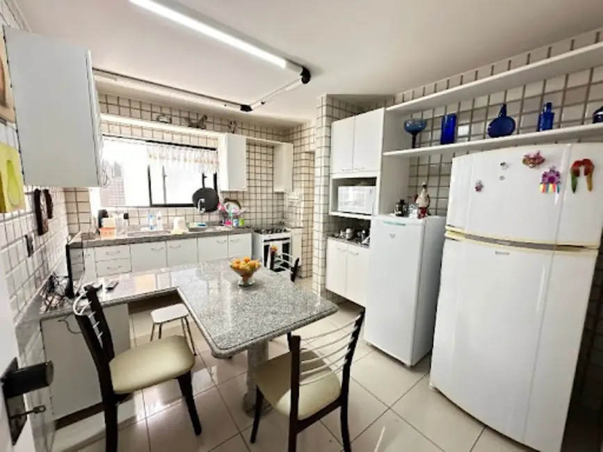 Apartamento com 3 quartos à venda, 214m2 em Ponta Verde, Maceio - AL - imagem 6 Foto 6 de Apartamento com 3 quartos à venda, 214m2 em Ponta Verde, Maceio - AL