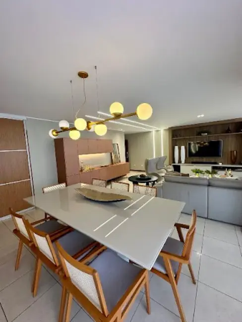 Apartamento com 3 quartos à venda, 191m2 em Ponta Verde, Maceio - AL - imagem 2 Foto 2 de Apartamento com 3 quartos à venda, 191m2 em Ponta Verde, Maceio - AL