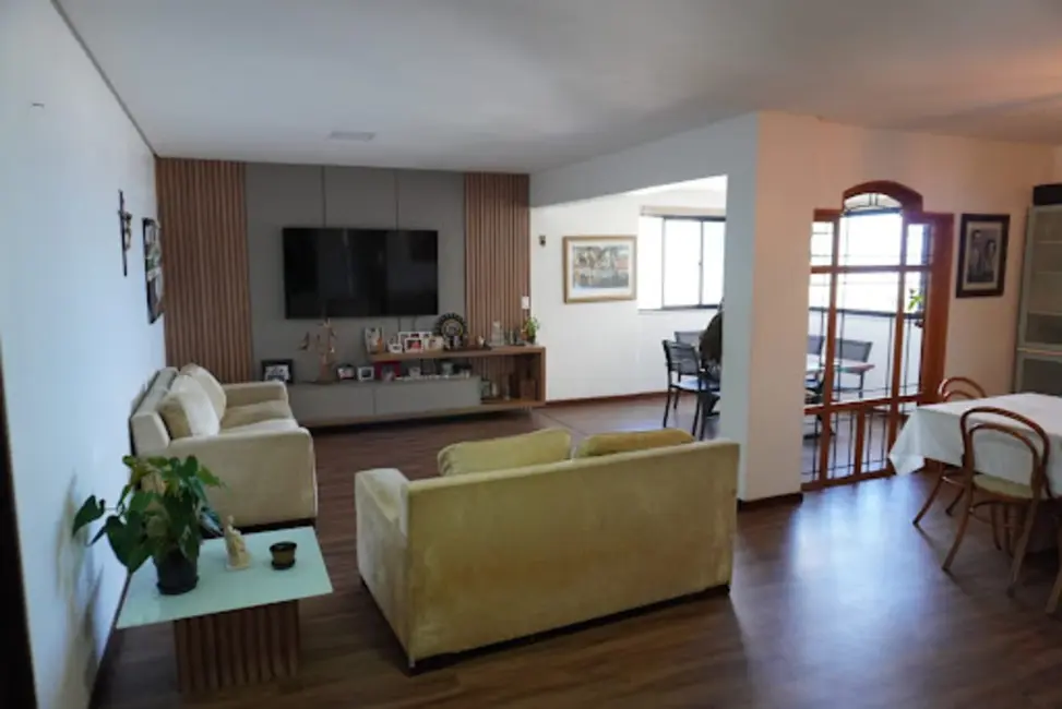 Apartamento com 4 quartos à venda, 180m2 em Farol, Maceio - AL - imagem 3 Foto 3 de Apartamento com 4 quartos à venda, 180m2 em Farol, Maceio - AL