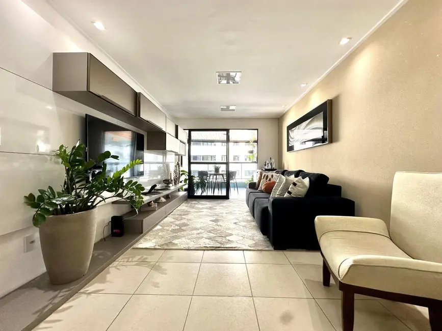 Foto 2 de Apartamento com 3 quartos à venda, 140m2 em Pajuçara, Maceio - AL