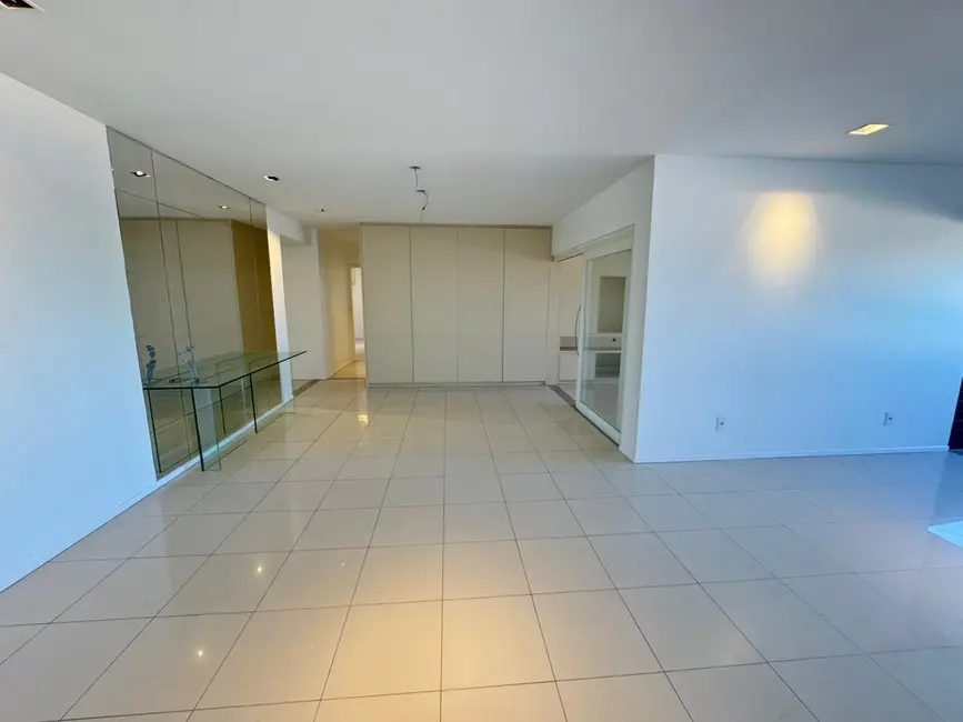 Foto 9 de Apartamento com 3 quartos à venda, 187m2 em Pajuçara, Maceio - AL