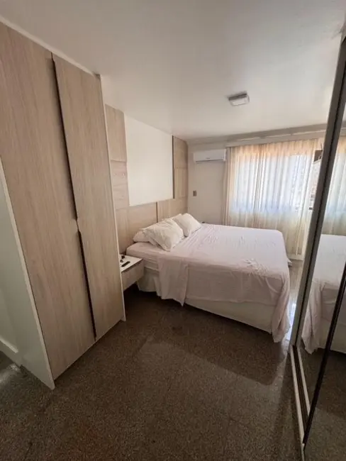 Apartamento com 3 quartos à venda, 138m2 em Ponta Verde, Maceio - AL - imagem 4 Foto 4 de Apartamento com 3 quartos à venda, 138m2 em Ponta Verde, Maceio - AL