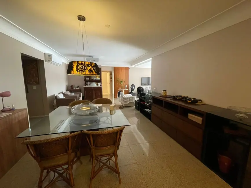 Apartamento com 4 quartos à venda, 190m2 em Ponta Verde, Maceio - AL - imagem 2 Foto 2 de Apartamento com 4 quartos à venda, 190m2 em Ponta Verde, Maceio - AL