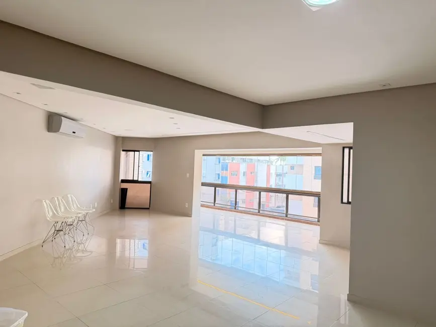 Apartamento com 4 quartos à venda, 200m2 em Ponta Verde, Maceio - AL - imagem 1 Foto 1 de Apartamento com 4 quartos à venda, 200m2 em Ponta Verde, Maceio - AL