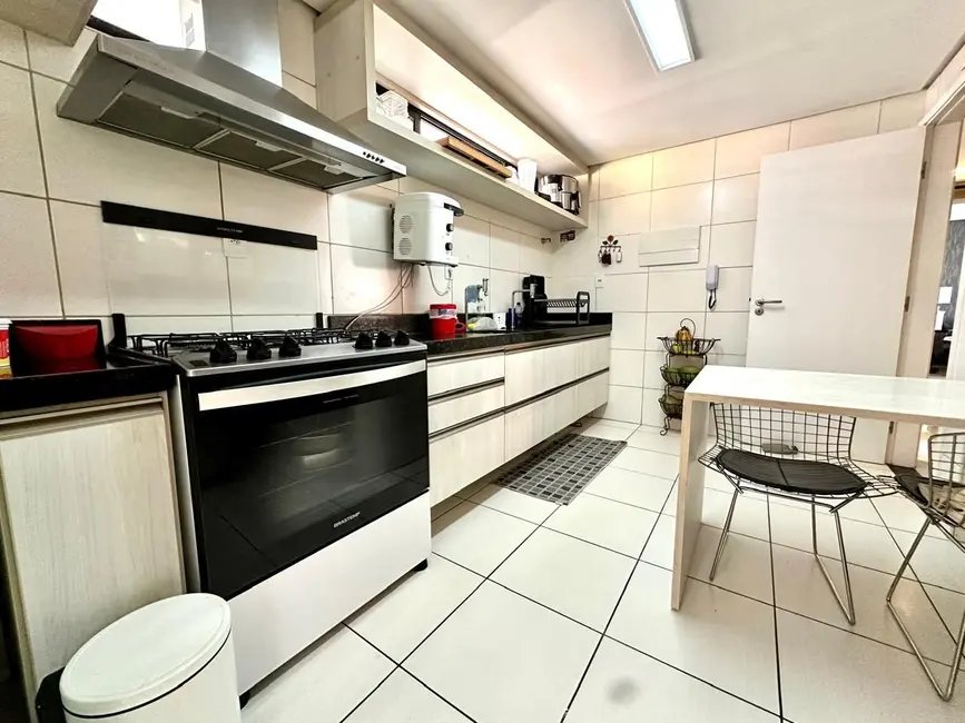 Apartamento com 3 quartos à venda, 154m2 em Ponta Verde, Maceio - AL - imagem 7 Foto 7 de Apartamento com 3 quartos à venda, 154m2 em Ponta Verde, Maceio - AL