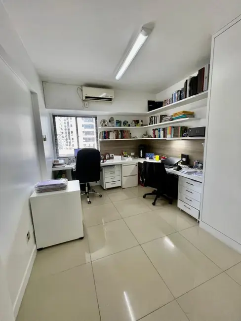 Apartamento com 4 quartos à venda, 133m2 em Ponta Verde, Maceio - AL - imagem 2 Foto 2 de Apartamento com 4 quartos à venda, 133m2 em Ponta Verde, Maceio - AL