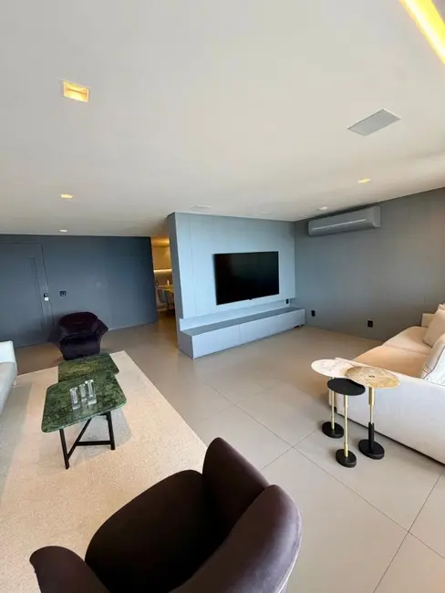 Apartamento com 3 quartos à venda, 186m2 em Ponta Verde, Maceio - AL - imagem 2 Foto 2 de Apartamento com 3 quartos à venda, 186m2 em Ponta Verde, Maceio - AL